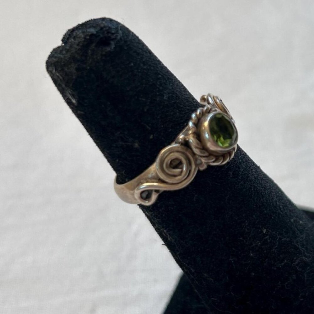 Vintage sterling peridot ring